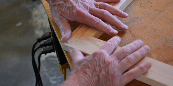 Comment_utiliser_un_logo_en_bois_pour_renforcer_l_image_de_votre_entreprise_?